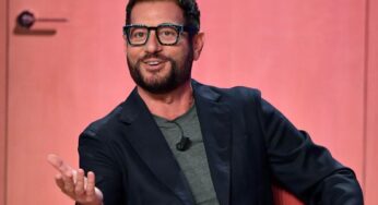 Mediaset, torna in TV uno storico show anni Novanta: al timone Enrico Papi