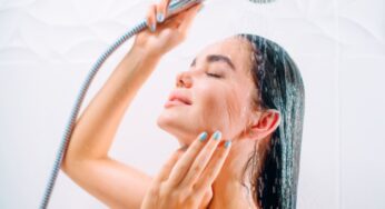 Avvertimento dei dermatologi, ecco quale parte del corpo lavare prima durante la doccia