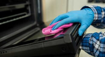 Se vuoi pulire a fondo il tuo forno, ti basta aprire il frigorifero: lì dentro c’è l’ingrediente naturale per rimuovere grasso e incrostazioni in poco tempo